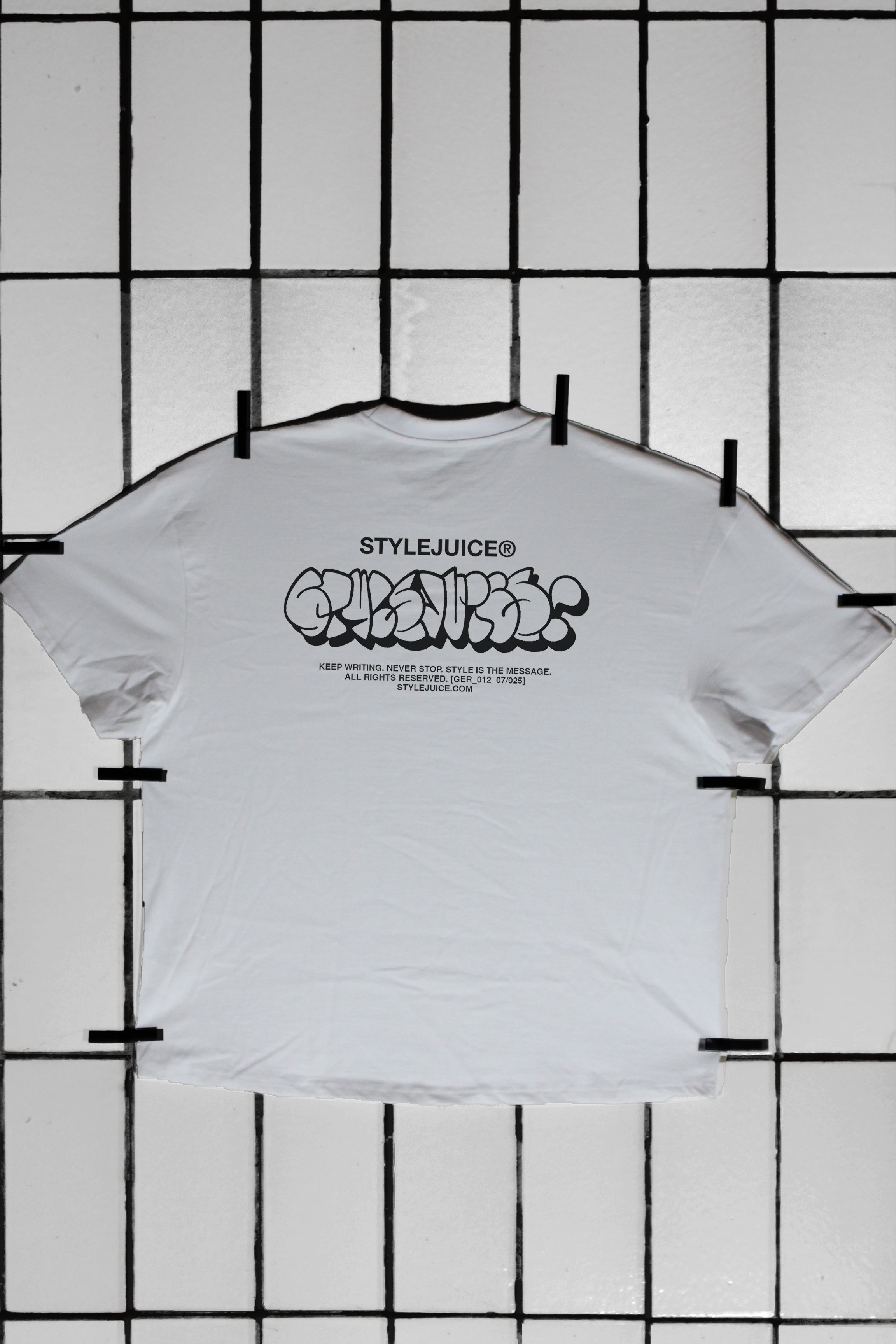 012 - throwie 01